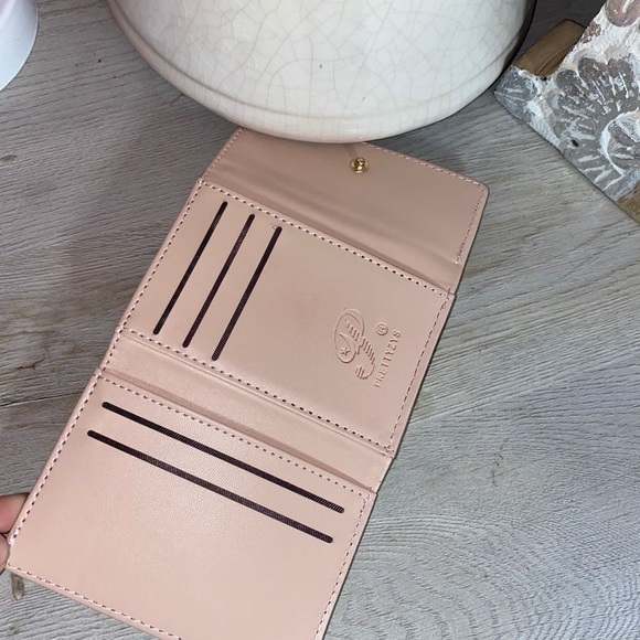 Pink Wallet - Picture 4 of 4